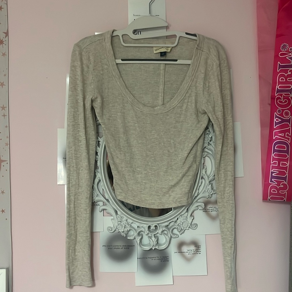 Cute beige top!